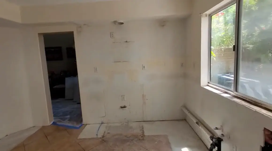 Kitchen before renovation