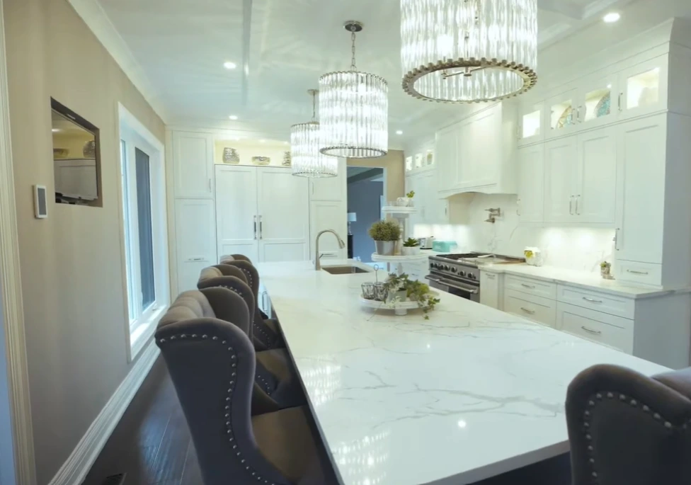classic white kitchen backsplash